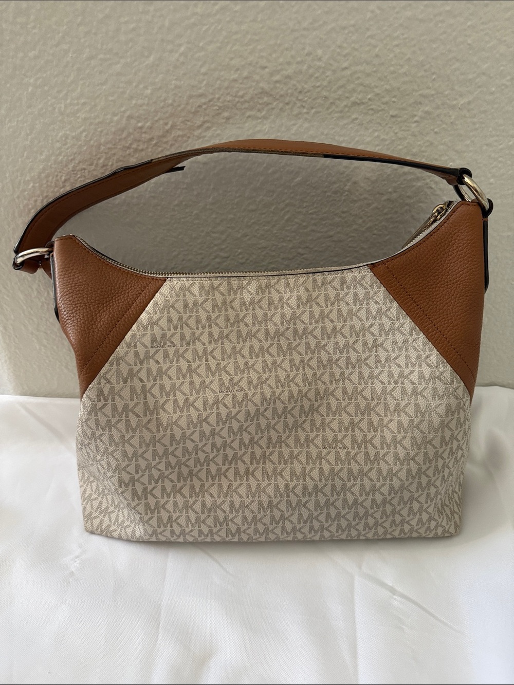 Michael Kors Cream Signature Canvas Hobo with Tan Leather Trim - Picture 2 of 12